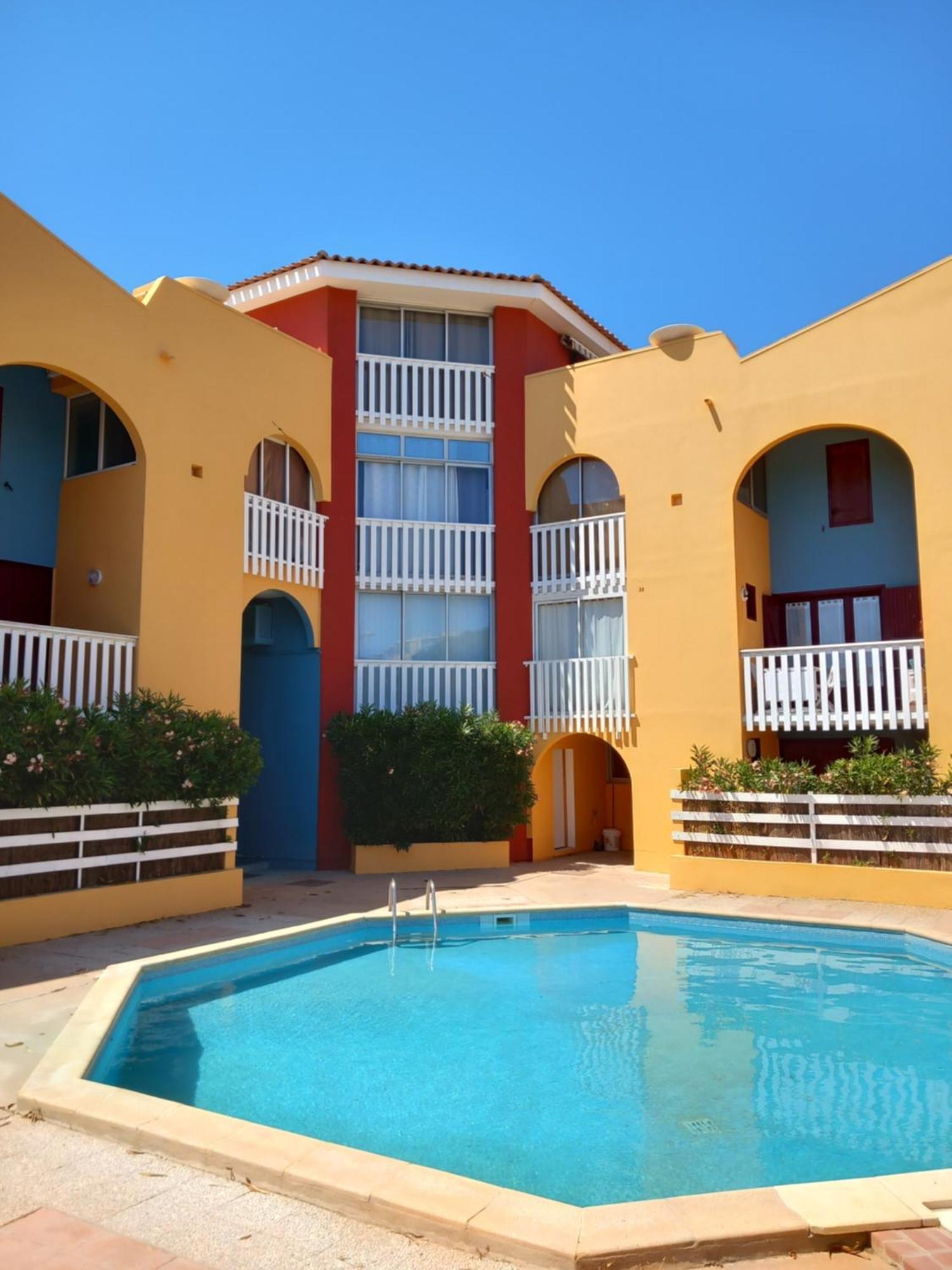 En Avec Piscine Proche Apartment *